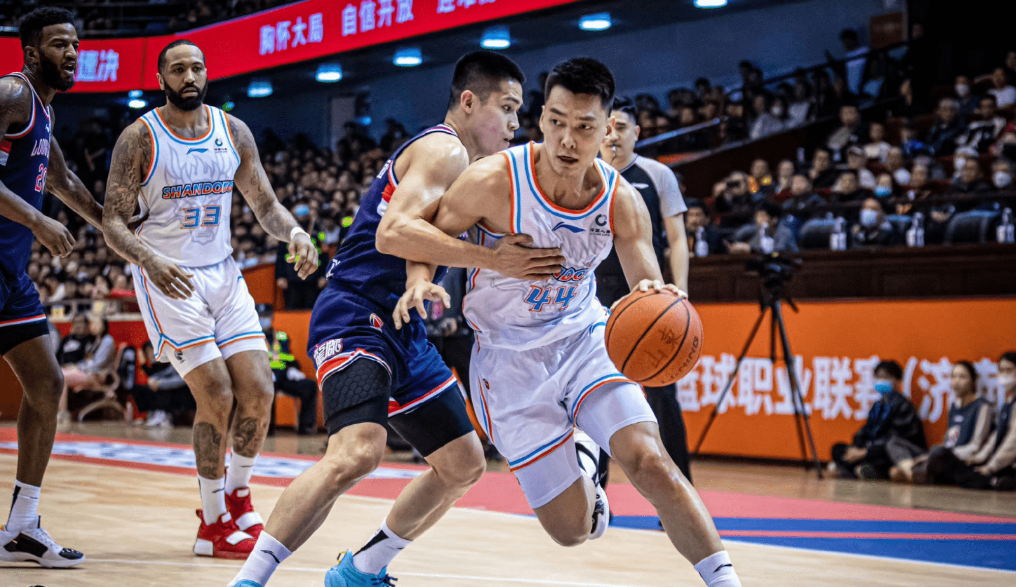 拳击战术调整奏效，成功扭转局势