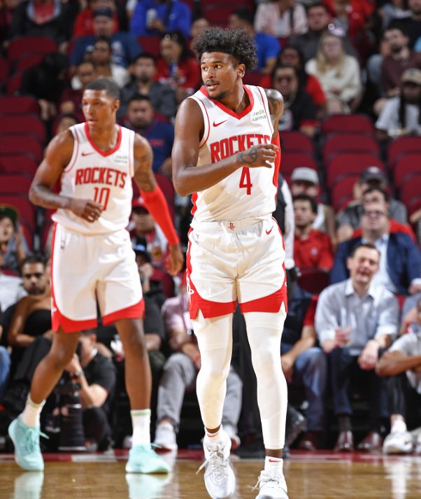 上海队完胜步行者，范弗利特带队取胜