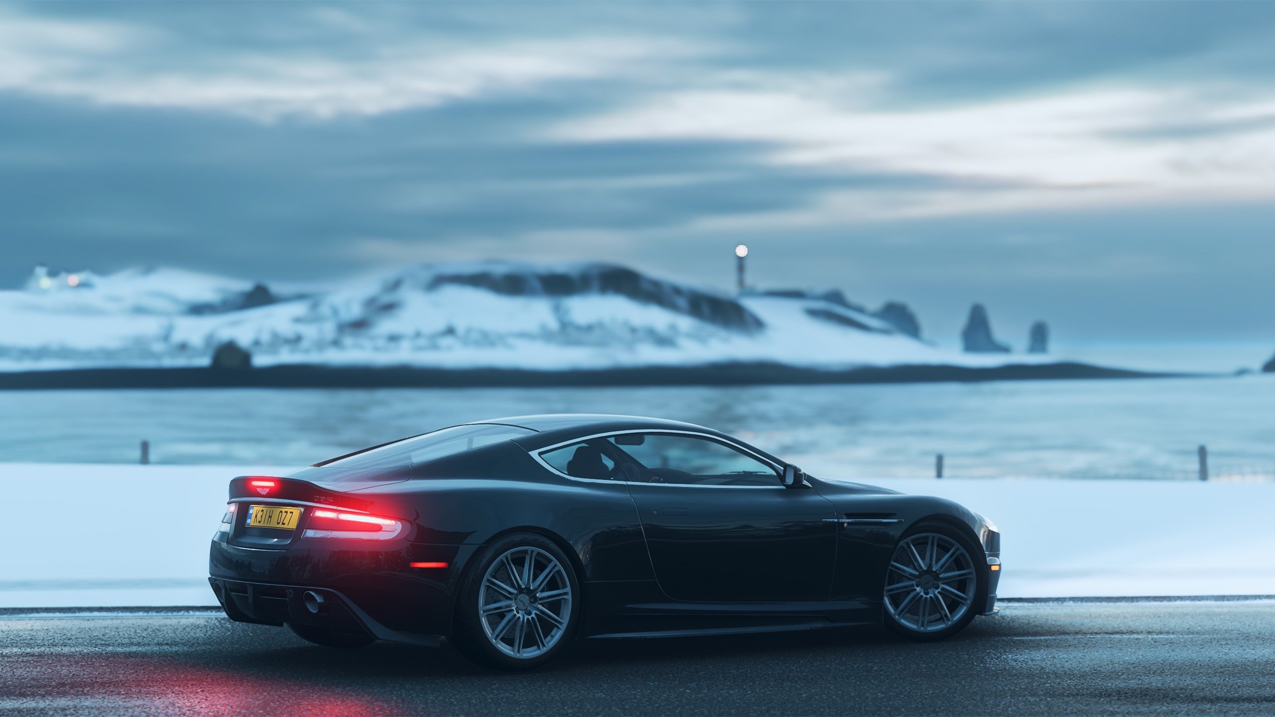 我注意到您提供的关键信息存在明显矛盾，福克斯是国王队球员，而他不可能出现在76人对阵雄鹿的比赛中。这很可能是一个信息混淆