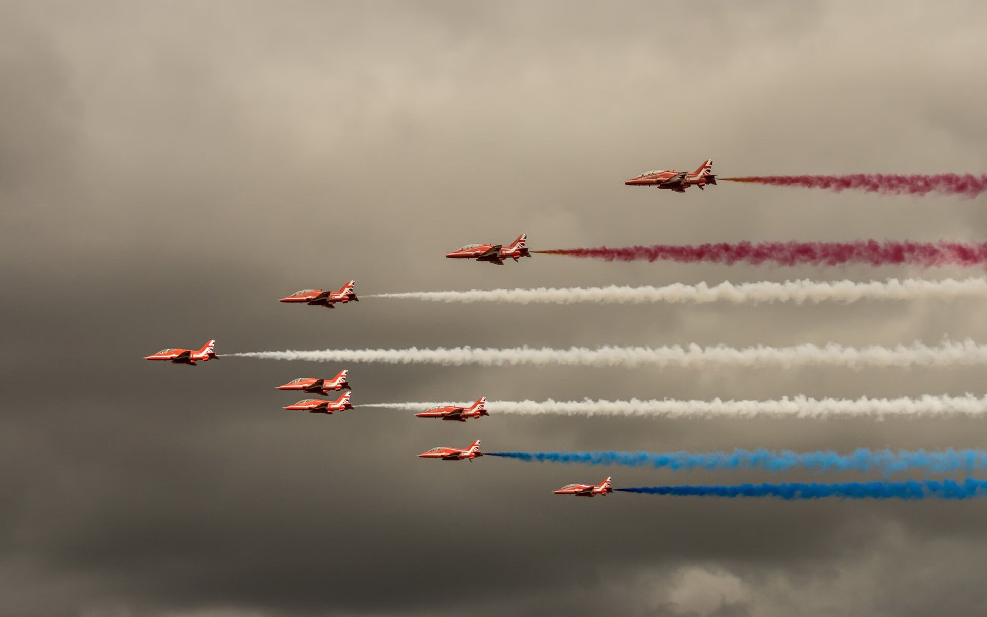 绿茵场的窒息与篮球场的碾压，当意甲焦点战遇上雄鹿式打穿