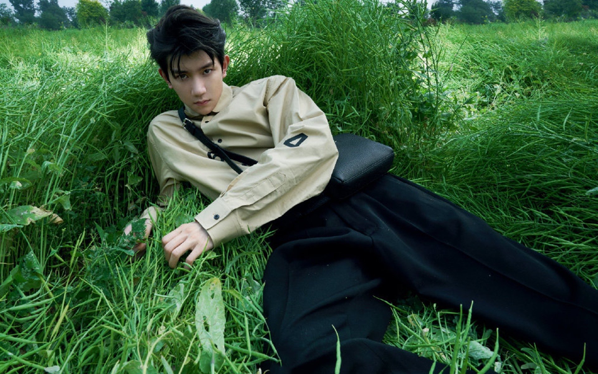 暴雨突袭南滩，当布克的冷箭射穿悬念，上海铁蹄踏过热火残阵